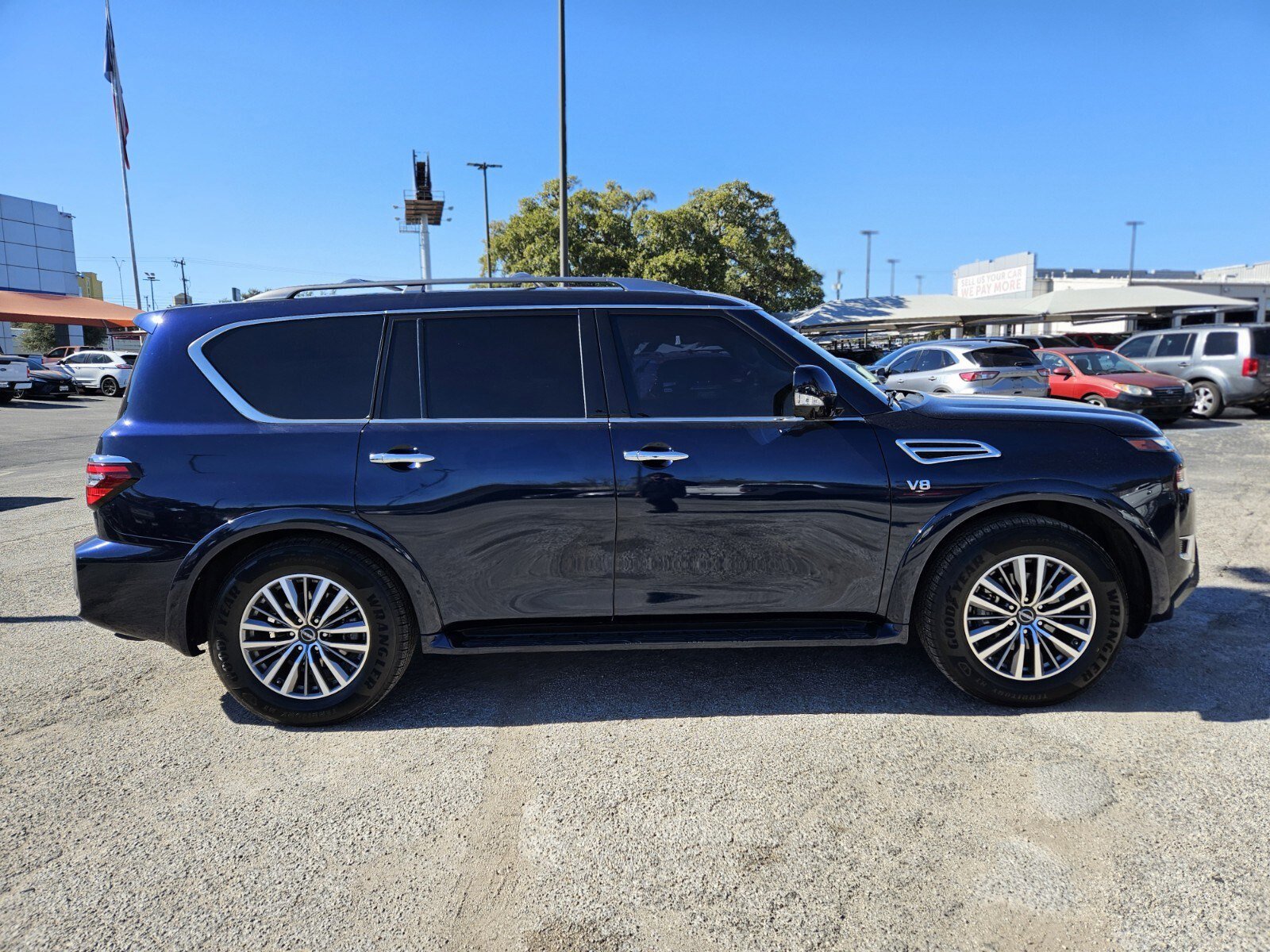 Used 2022 Nissan Armada SL w/ Captain's Chairs Package image 2