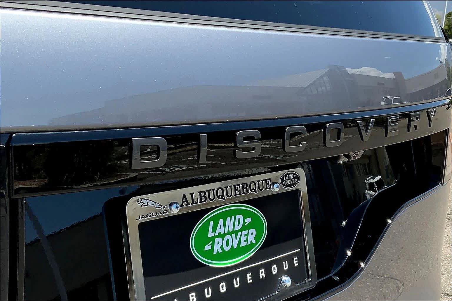 New 2025 Land Rover Discovery Dynamic SE image 15