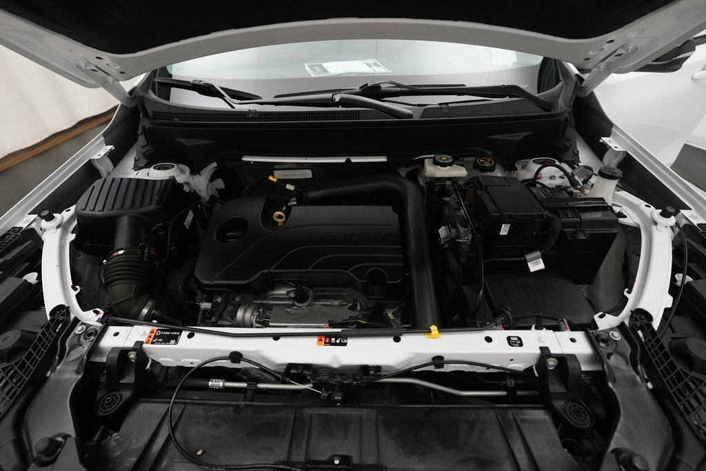 Used 2023 GMC Terrain SLE w/ Driver Convenience Package image 3