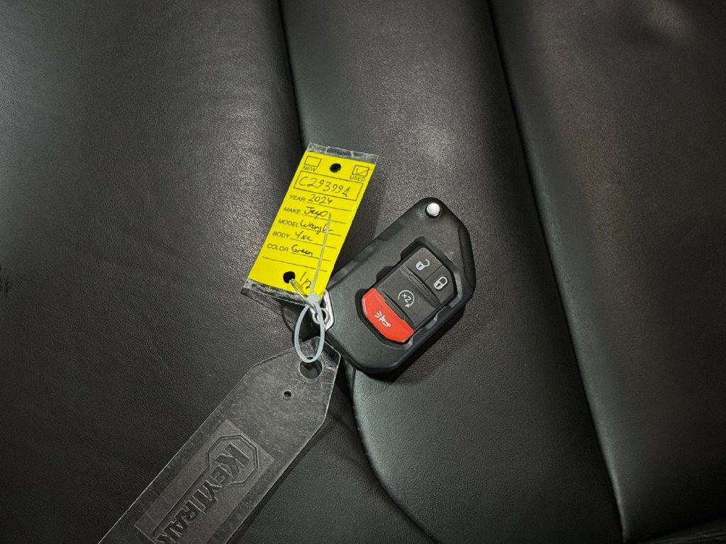Used 2024 Jeep Wrangler High Altitude AWD/4WD image 32