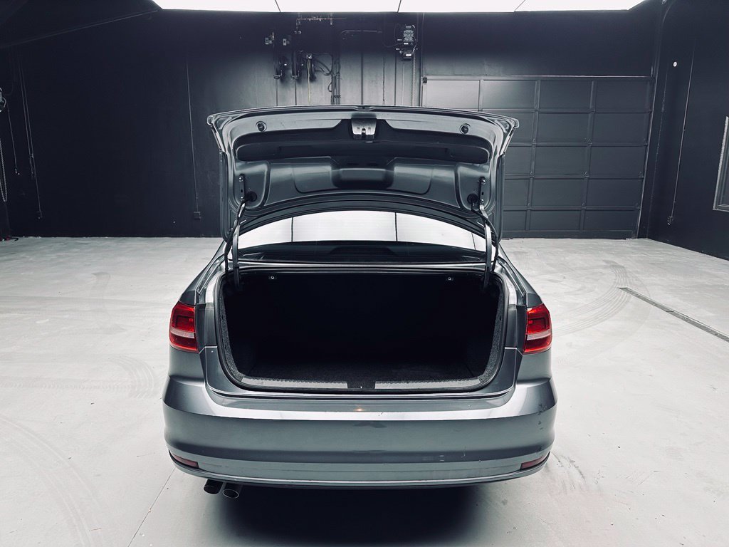 Used 2015 Volkswagen Jetta TDI SE FWD image 44