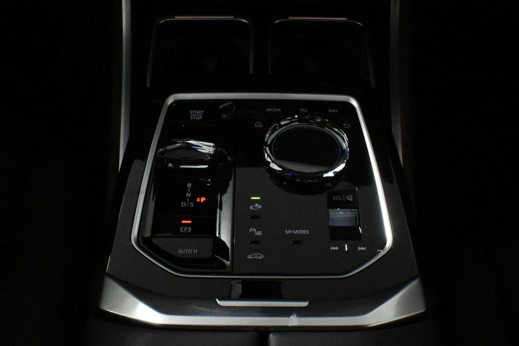 New 2025 BMW 740i xDrive image 25