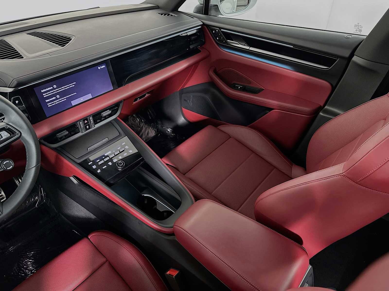 Certified 2025 Porsche Macan 4S Electric image 24