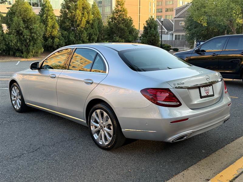 Used 2019 Mercedes-Benz E 300 4MATIC image 10