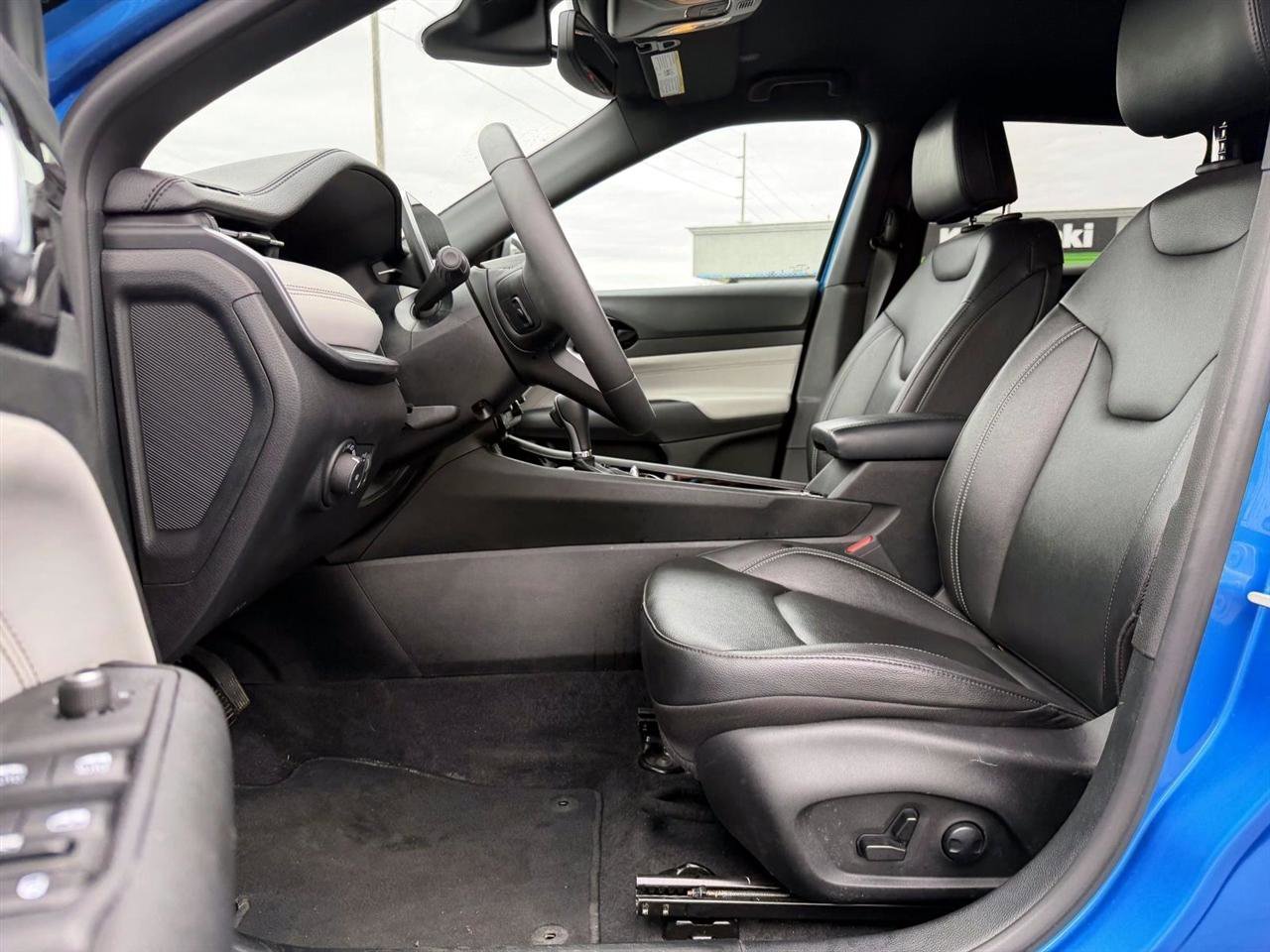 Used 2025 Jeep Compass Limited AWD/4WD image 9
