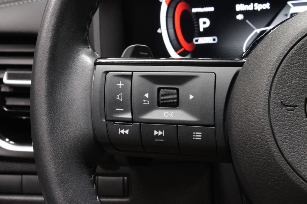 Used 2024 Nissan Rogue SL AWD/4WD image 26