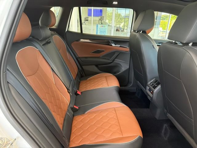 Used 2025 Volkswagen Tiguan SEL R-Line AWD/4WD image 8