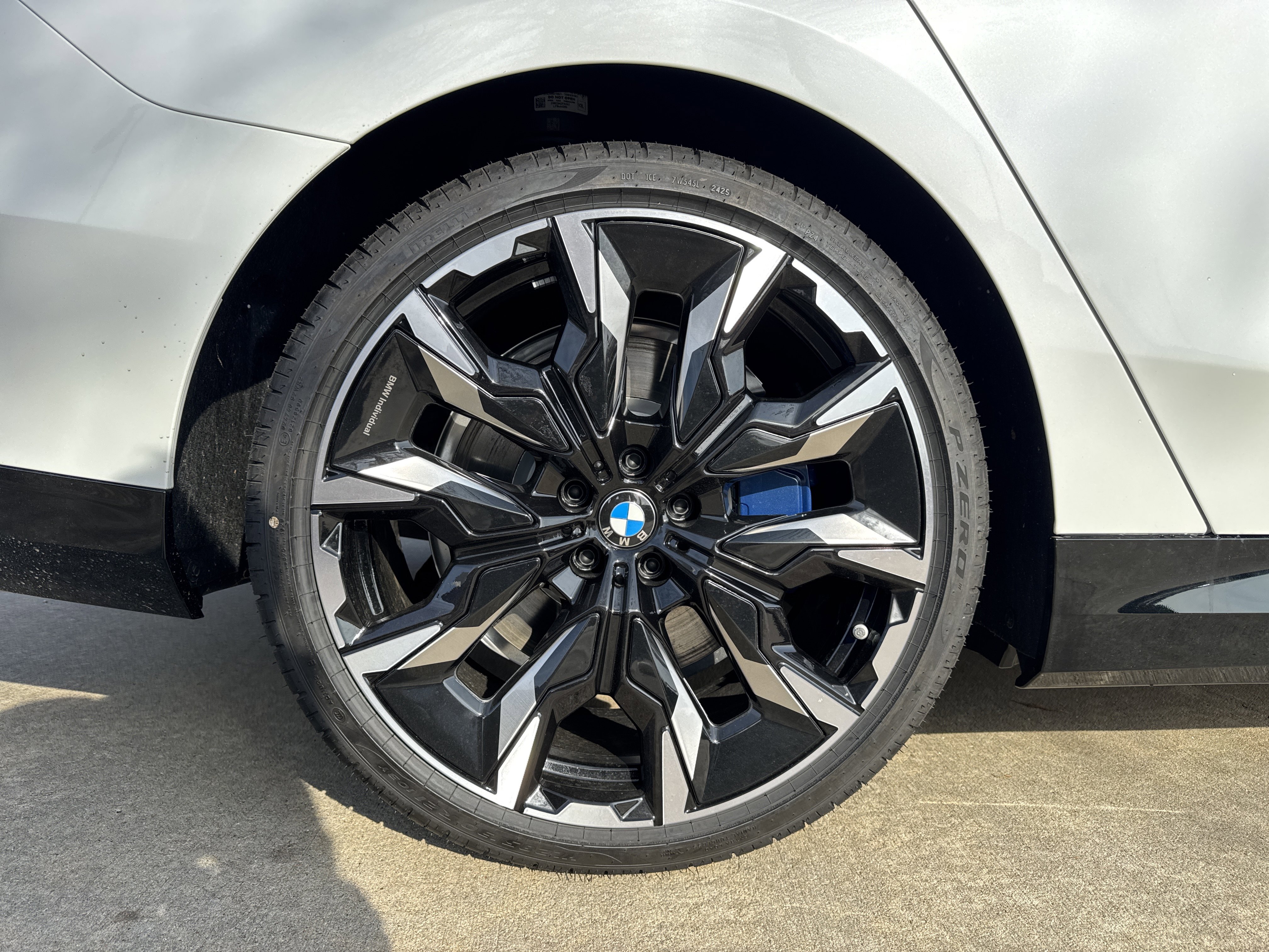 New 2026 BMW 550e xDrive w/ Executive Package image 28