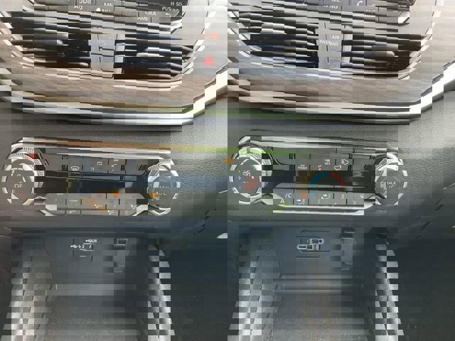 Used 2025 Nissan Altima 2.5 SV image 25