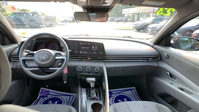 Used 2023 Hyundai Elantra SE FWD image 20