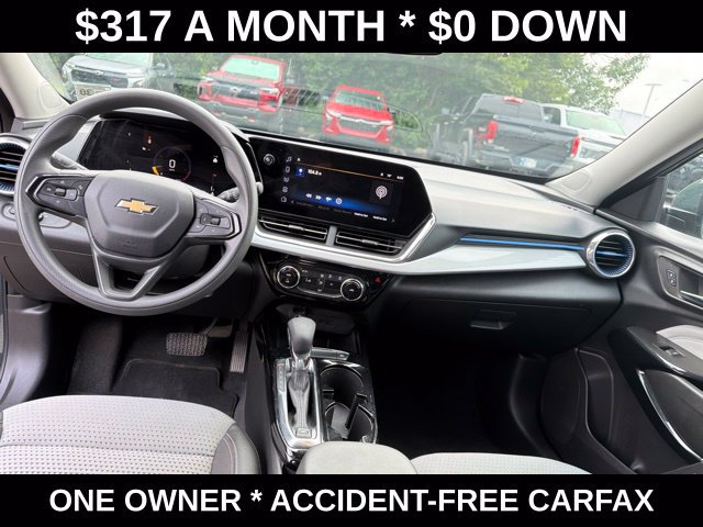 Used 2025 Chevrolet Trax LT FWD image 38