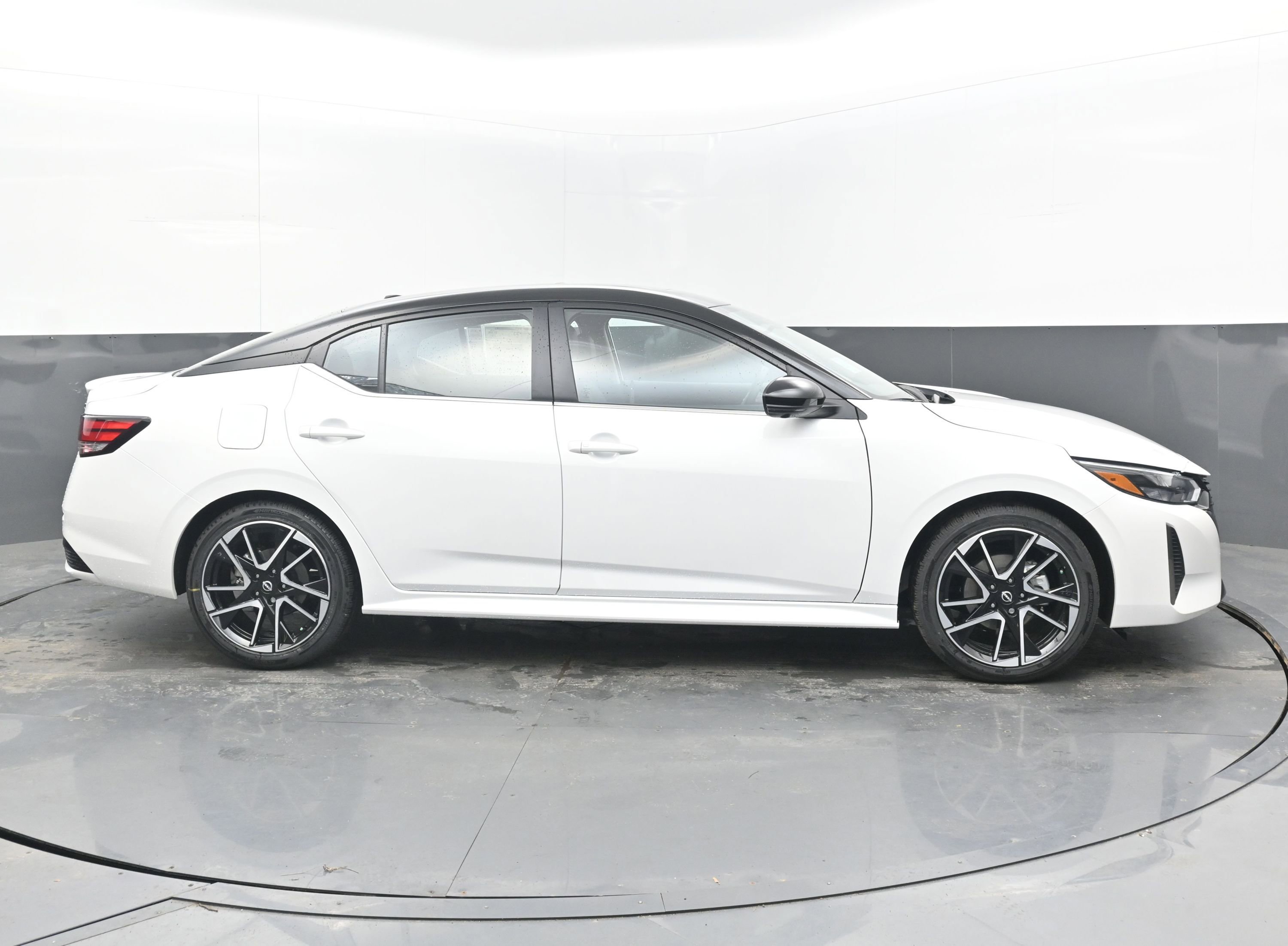 New 2025 Nissan Sentra SR w/ SR Premium Package image 8