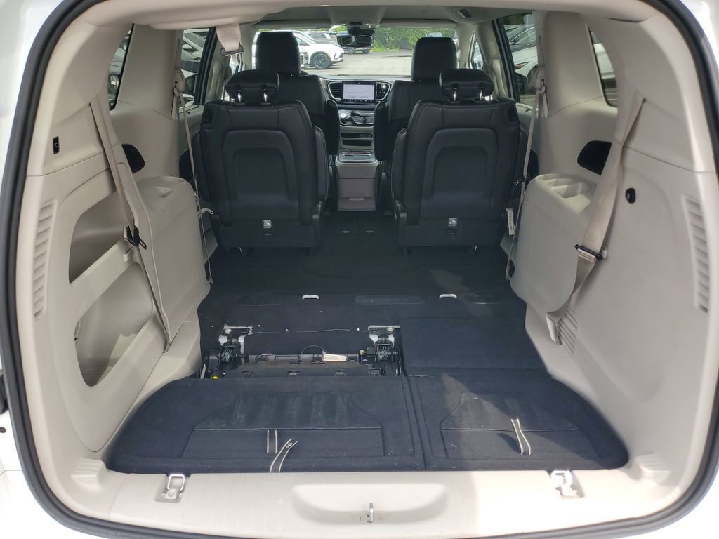 Used 2023 Chrysler Pacifica Touring-L FWD image 30
