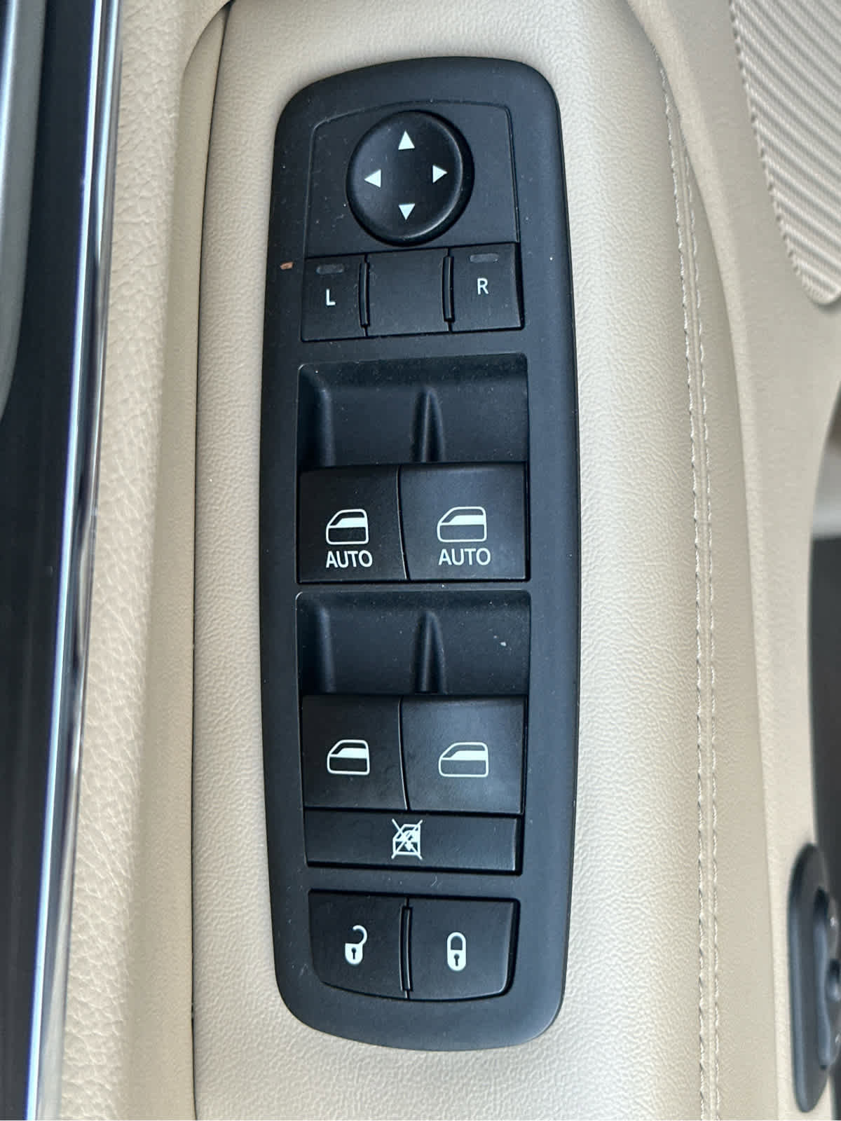 Used 2019 Jeep Grand Cherokee Limited w/ Trailer Tow Group IV image 22