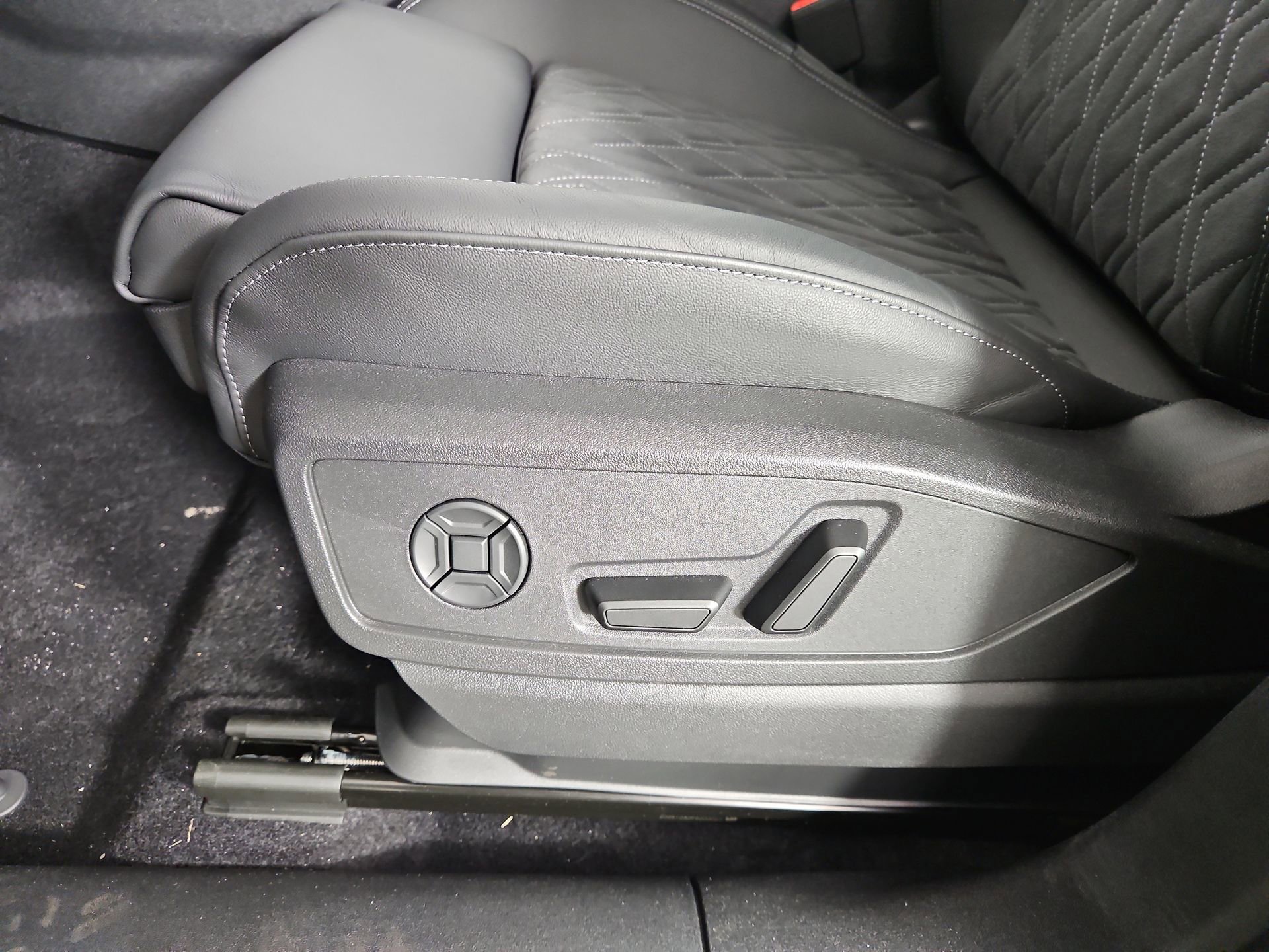 New 2026 Audi SQ5 Premium Plus AWD/4WD image 18