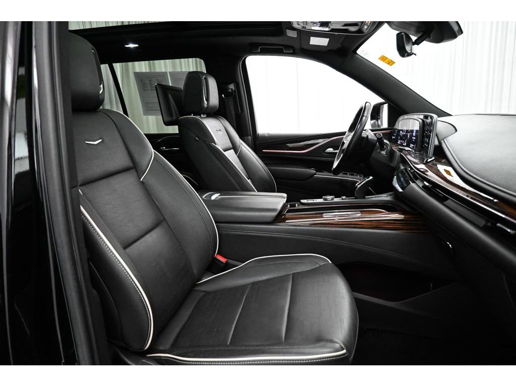 Used 2021 Cadillac Escalade Premium Luxury AWD/4WD image 16