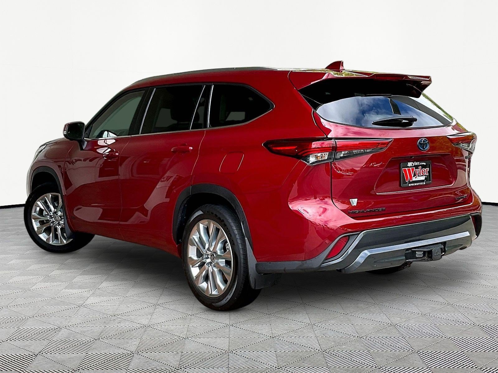 Used 2023 Toyota Highlander Limited AWD/4WD image 4