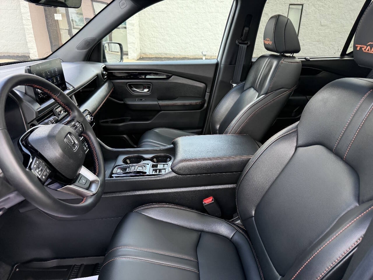 Used 2025 Honda Pilot TrailSport image 17