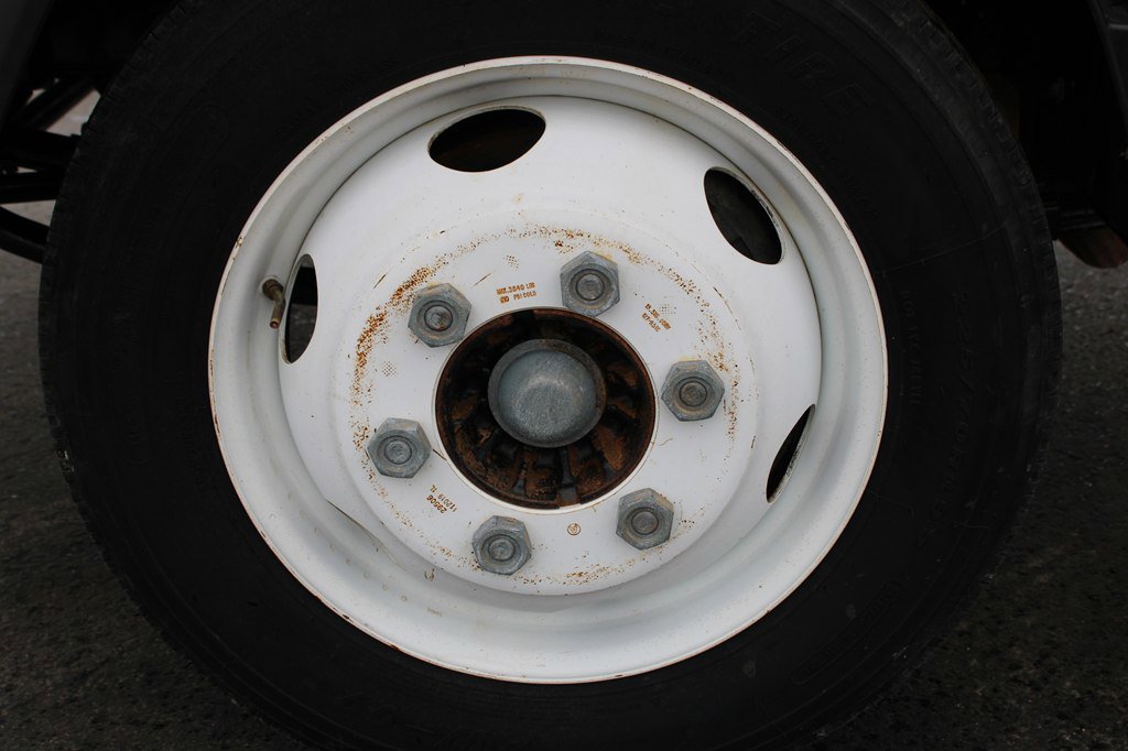 Used 2019 Isuzu NPR image 25