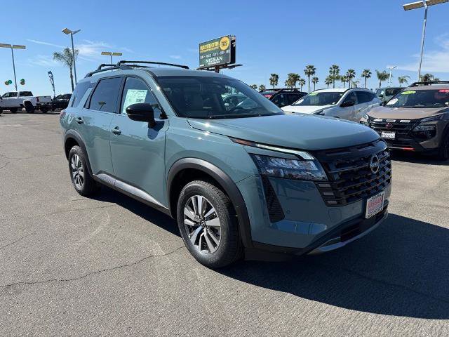 New 2026 Nissan Pathfinder SL image 1