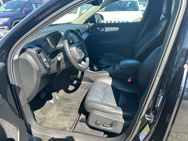 Used 2019 Volvo XC40 T5 Momentum AWD/4WD image 14