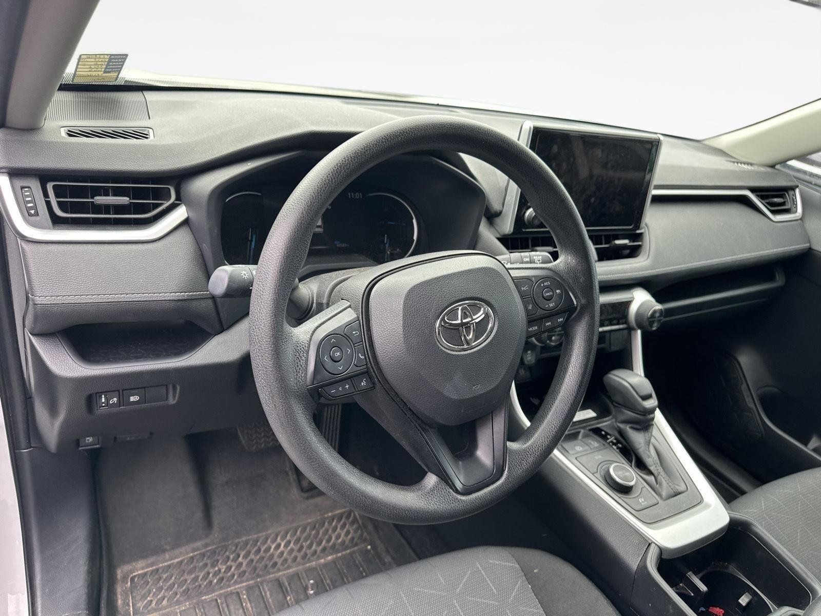 Used 2024 Toyota RAV4 XLE AWD/4WD image 11
