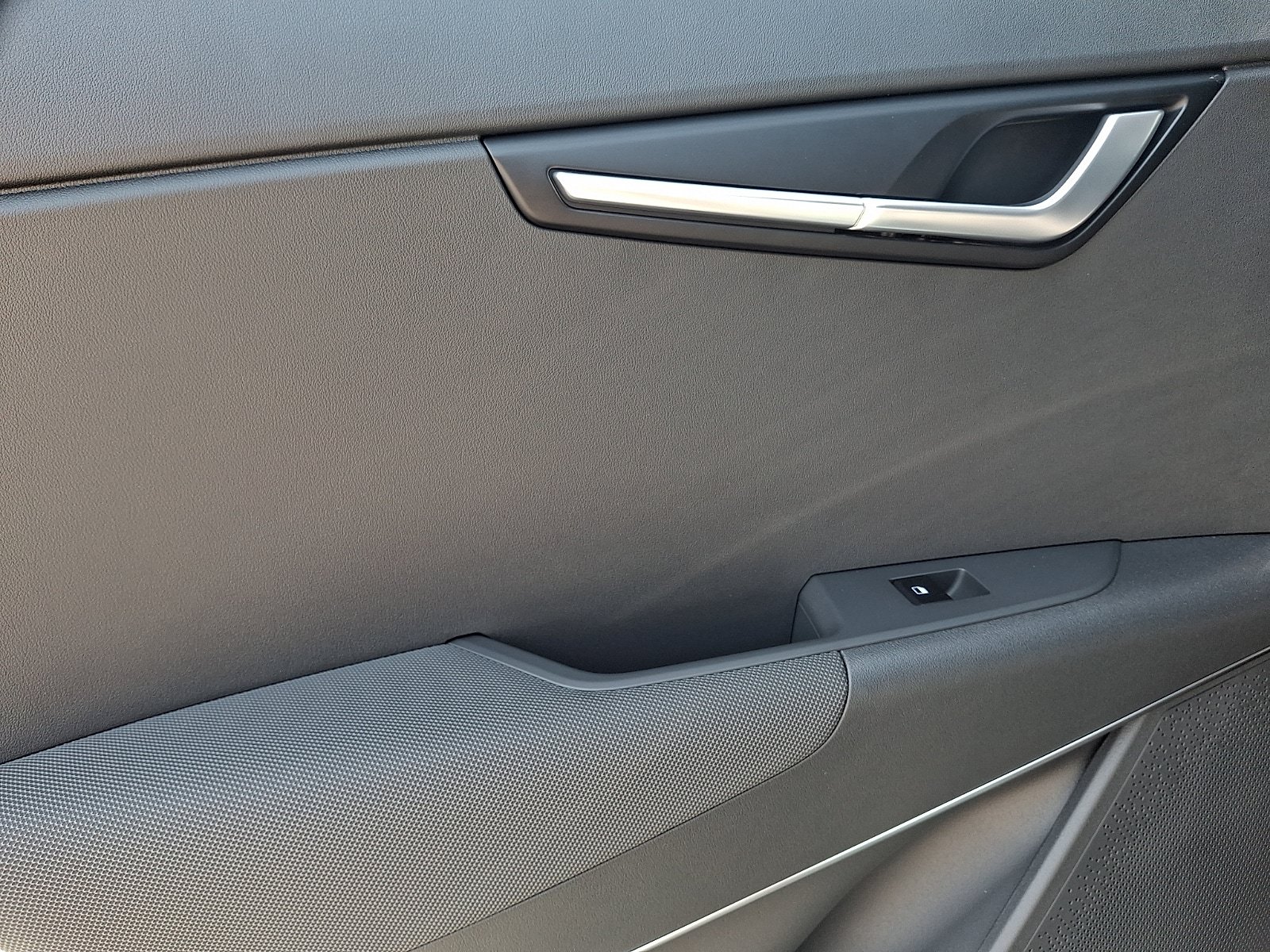 New 2026 Kia Niro SX Touring FWD image 8