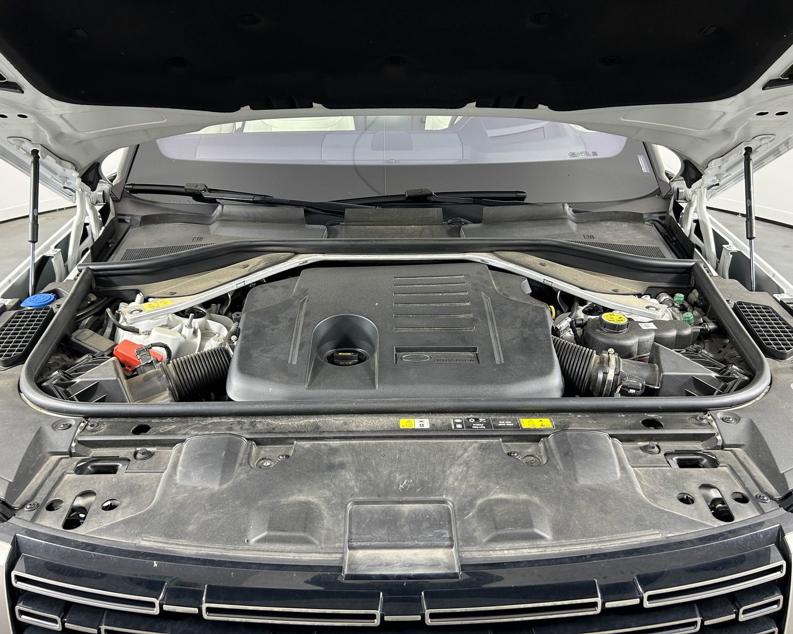 Used 2023 Land Rover Range Rover SE image 25