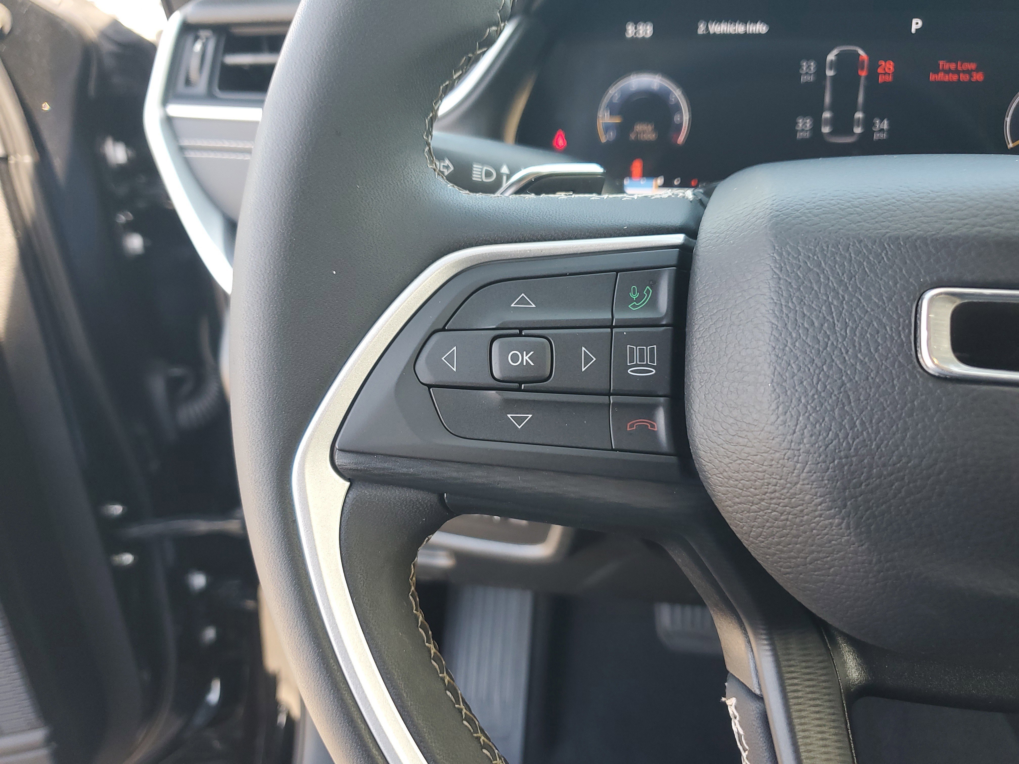 Used 2023 Jeep Grand Cherokee L Laredo image 10