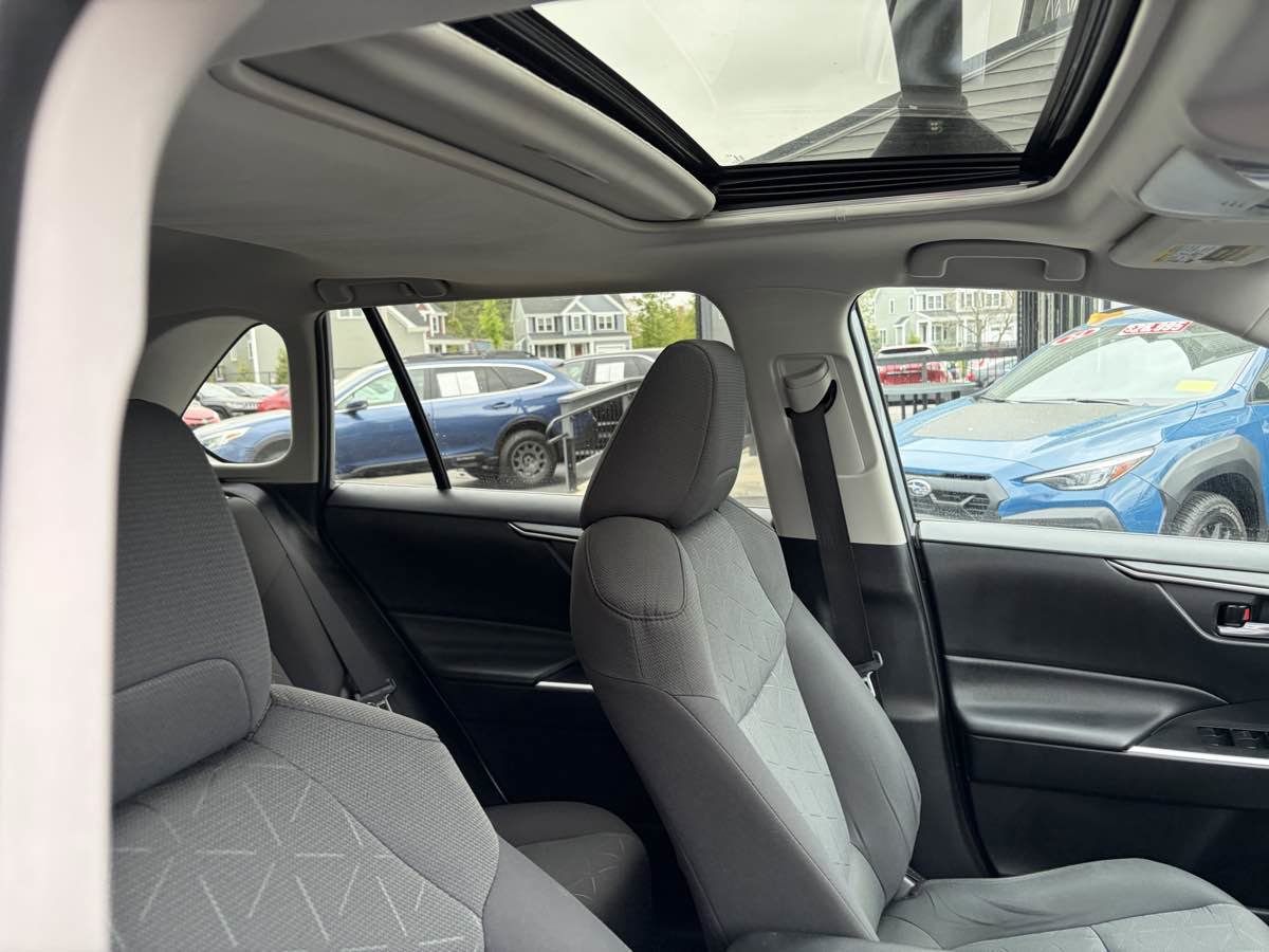 Used 2021 Toyota RAV4 XLE w/ Convenience Package AWD/4WD image 29