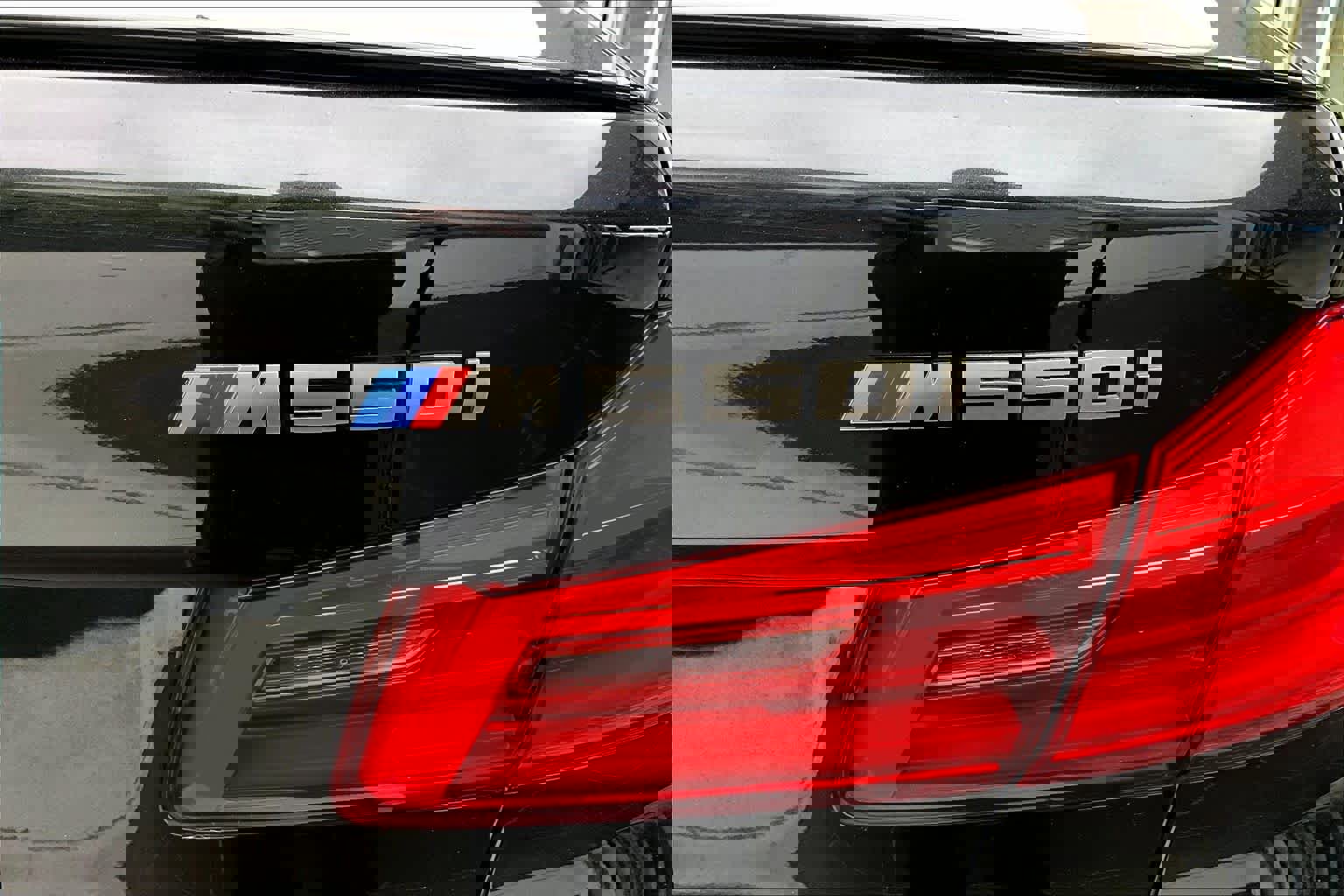 Used 2020 BMW M550i xDrive w/ Executive Package image 9