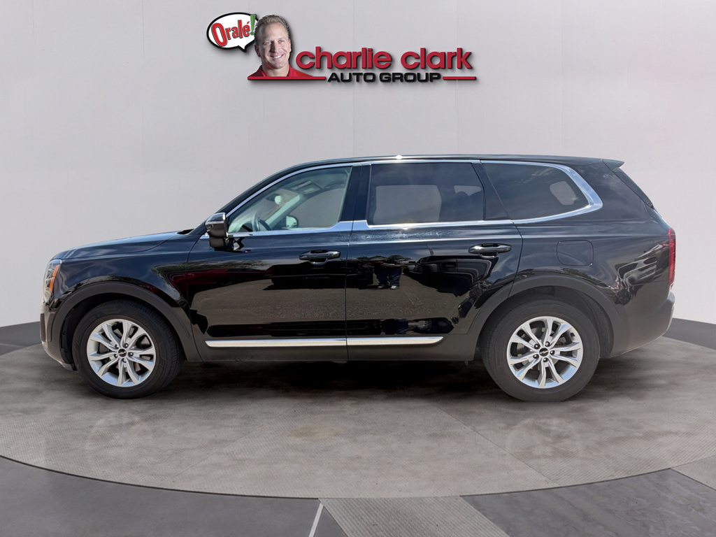 Used 2022 Kia Telluride LX AWD/4WD image 3