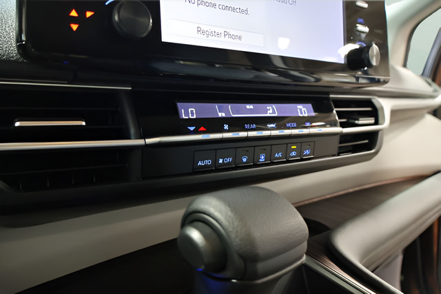 Used 2022 Toyota Sienna LE FWD image 23