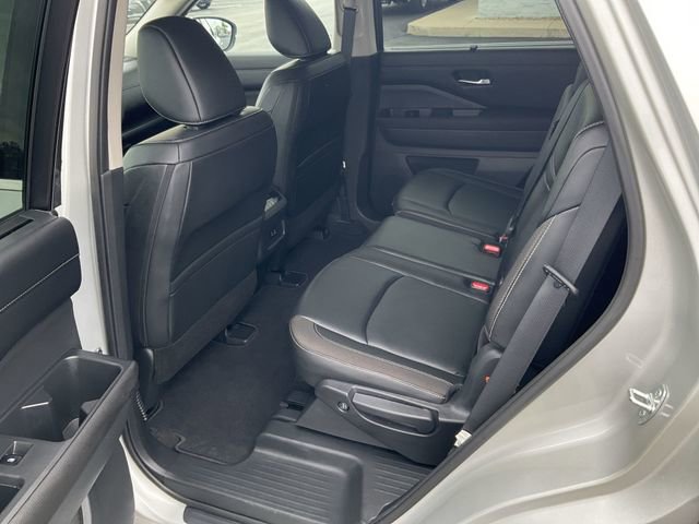 Used 2023 Nissan Pathfinder SL w/ Black Appearance Package AWD/4WD image 13