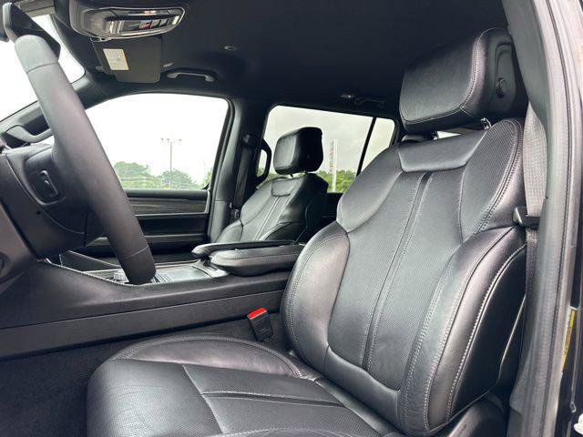 Certified 2024 Jeep Wagoneer Series II w/ Flexible Seating Group RWD image 10