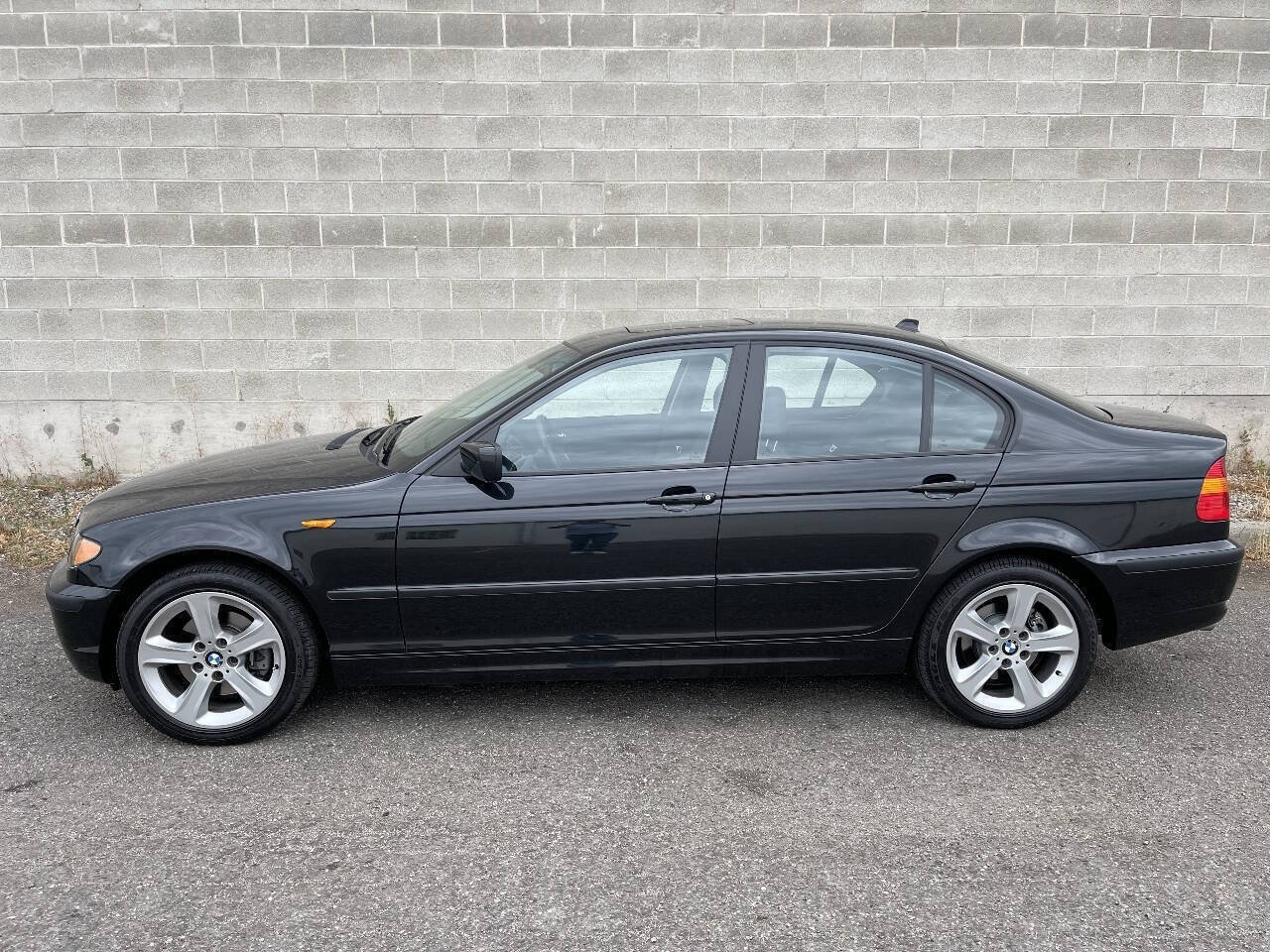 Used 2004 BMW 325xi Sedan AWD/4WD image 6