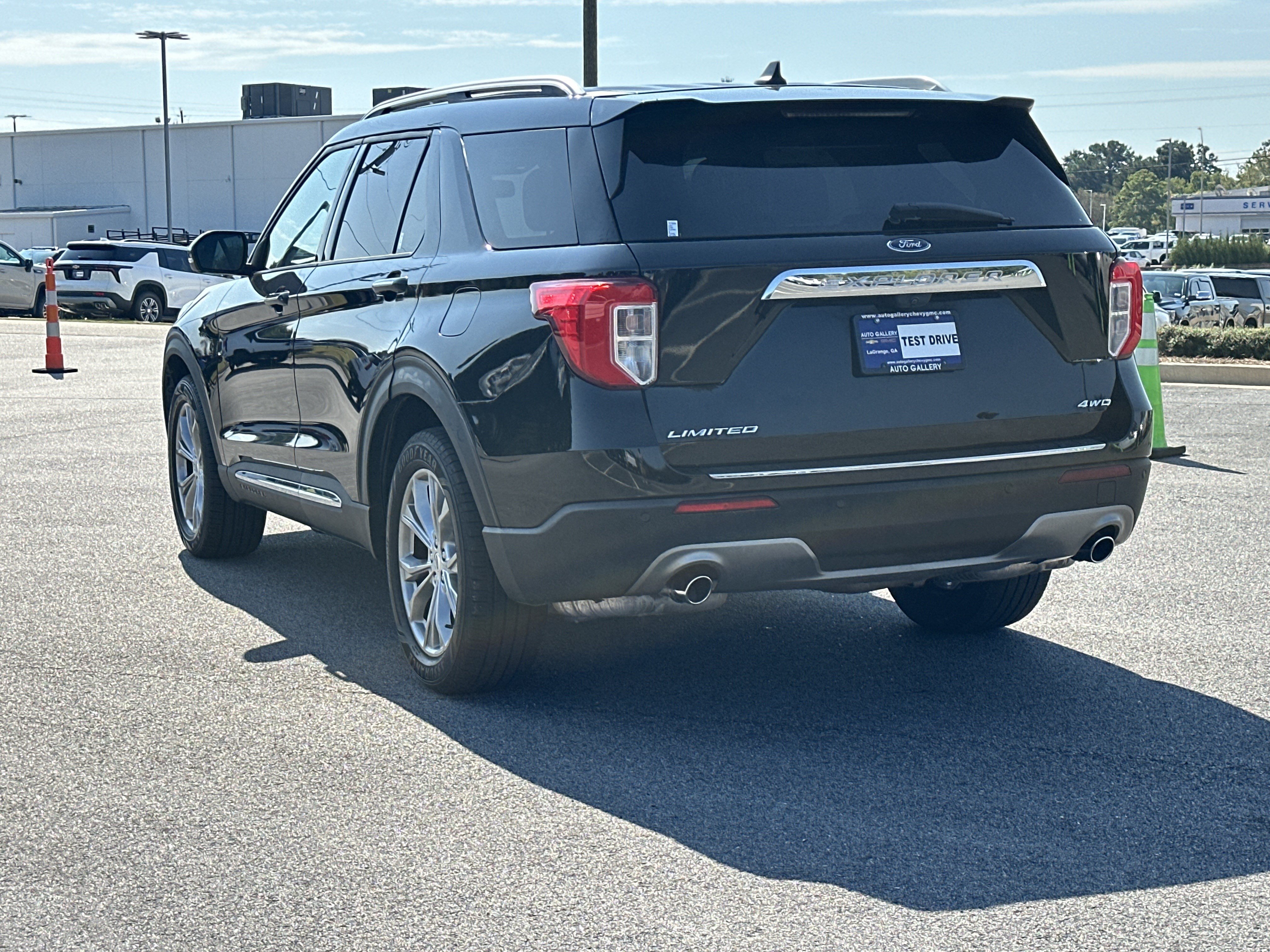 Used 2021 Ford Explorer Limited w/ Equipment Group 301A AWD/4WD image 8