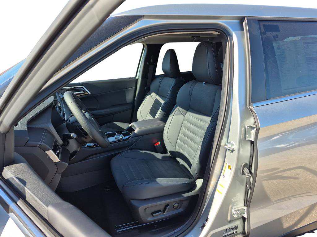 New 2026 Mitsubishi Outlander SE image 16