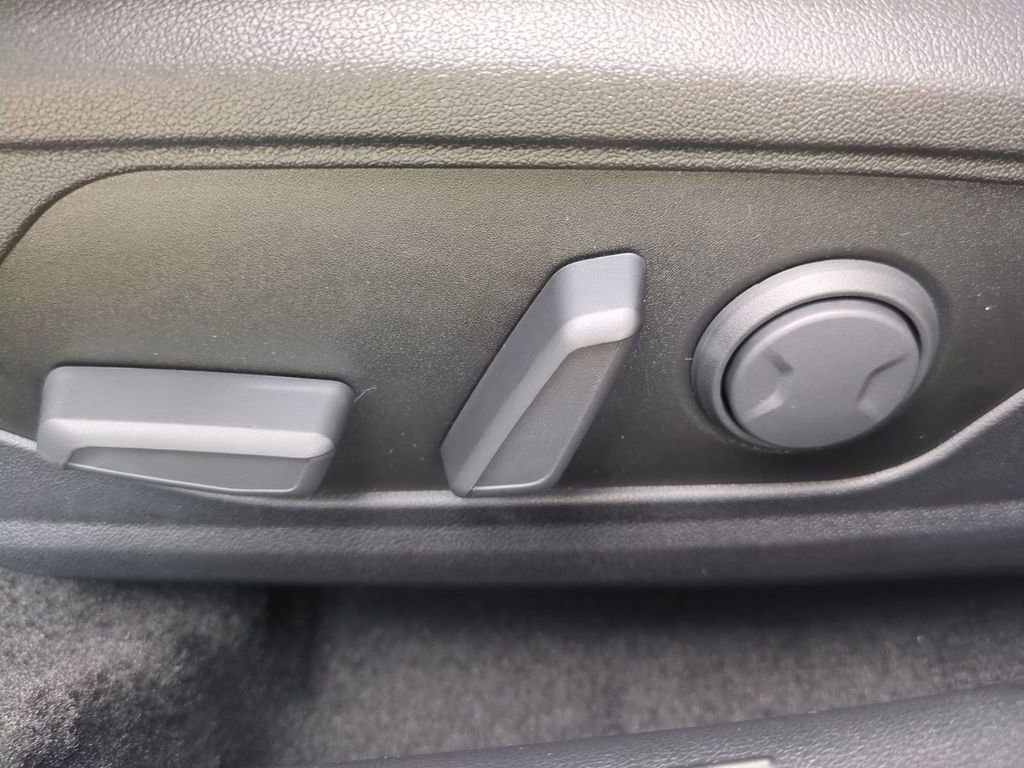 New 2026 Hyundai Elantra Limited image 21