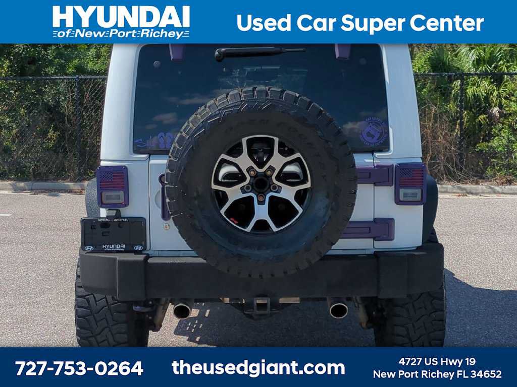Used 2014 Jeep Wrangler Unlimited Sahara w/ Dual Top Group AWD/4WD image 4