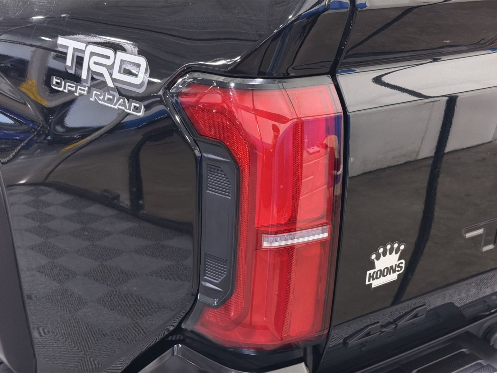 Used 2025 Toyota Tacoma TRD Off-Road AWD/4WD image 16