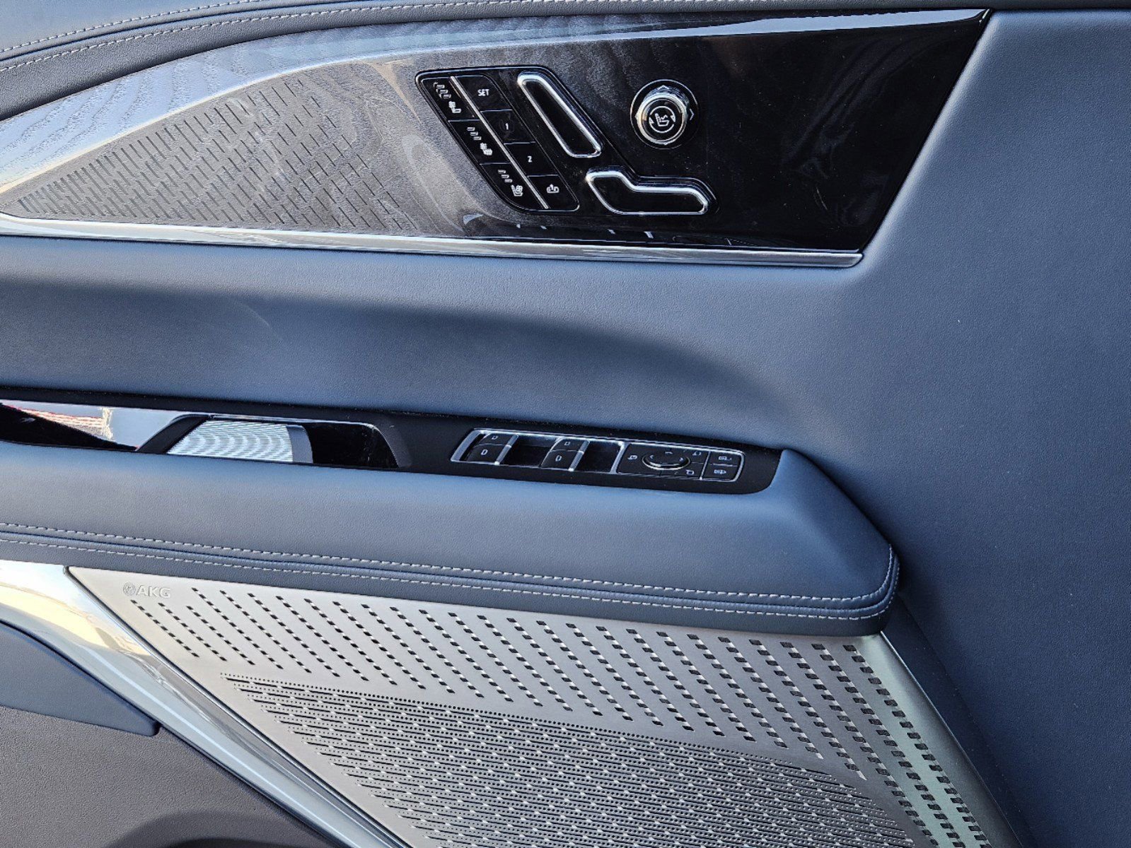 New 2025 Cadillac Escalade IQ Luxury 2 image 18