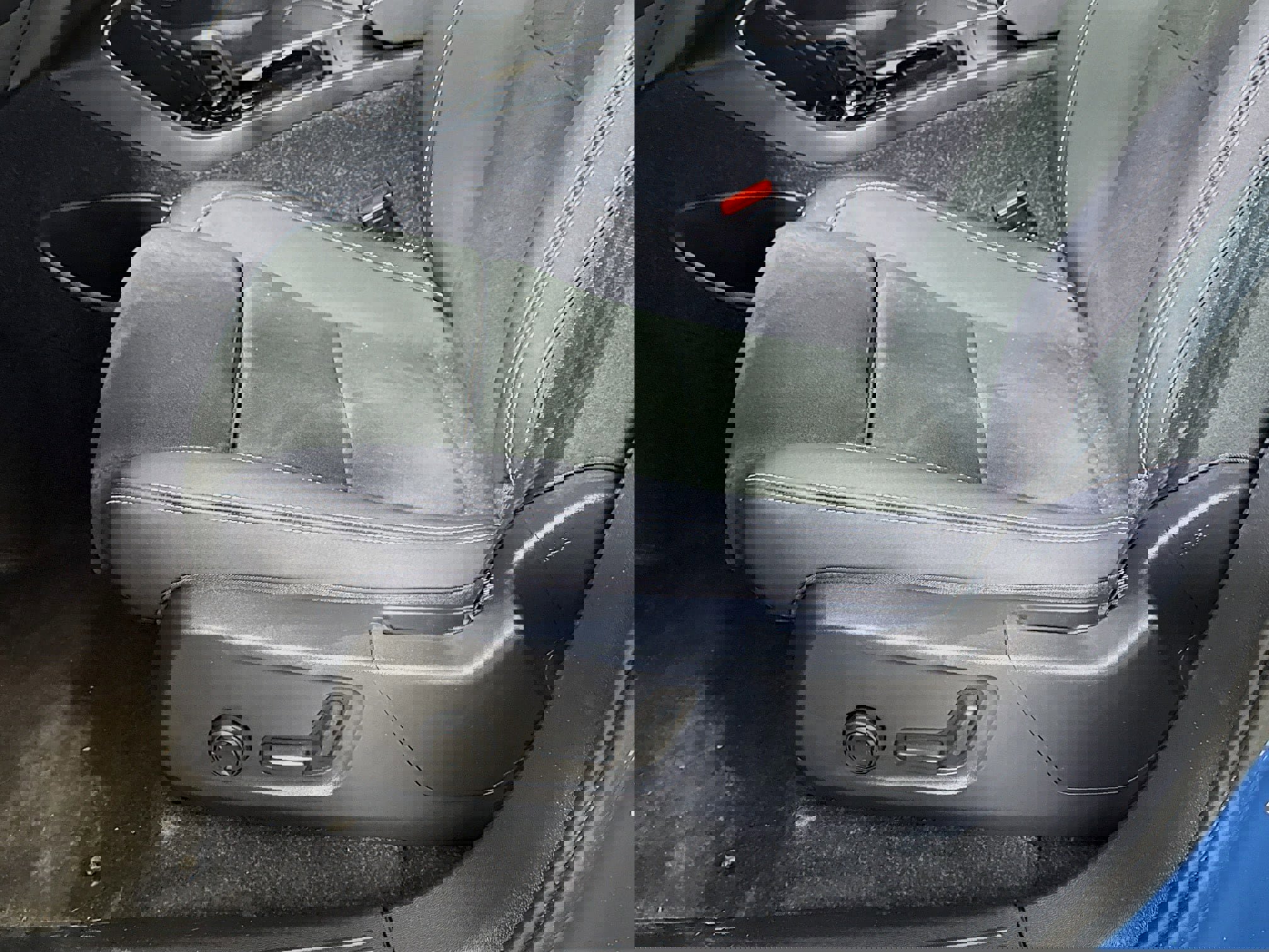 Used 2023 Volvo C40 P8 Recharge Plus AWD/4WD image 21