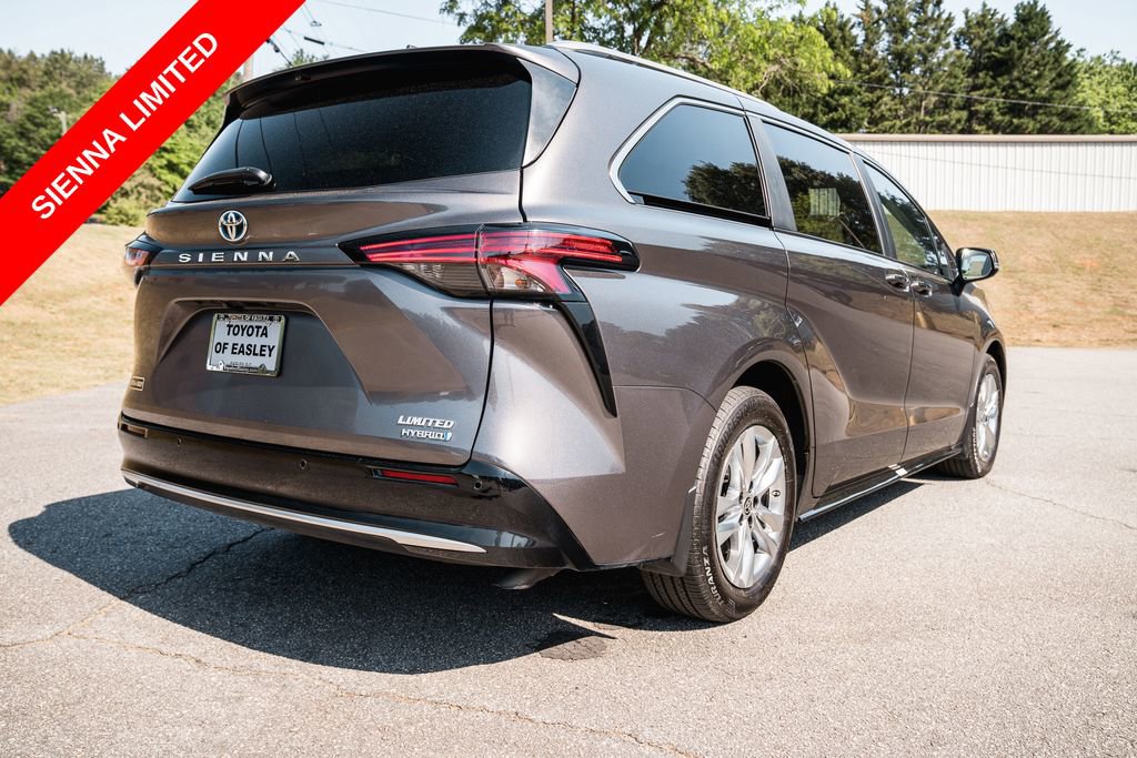 Certified 2023 Toyota Sienna Limited FWD image 8