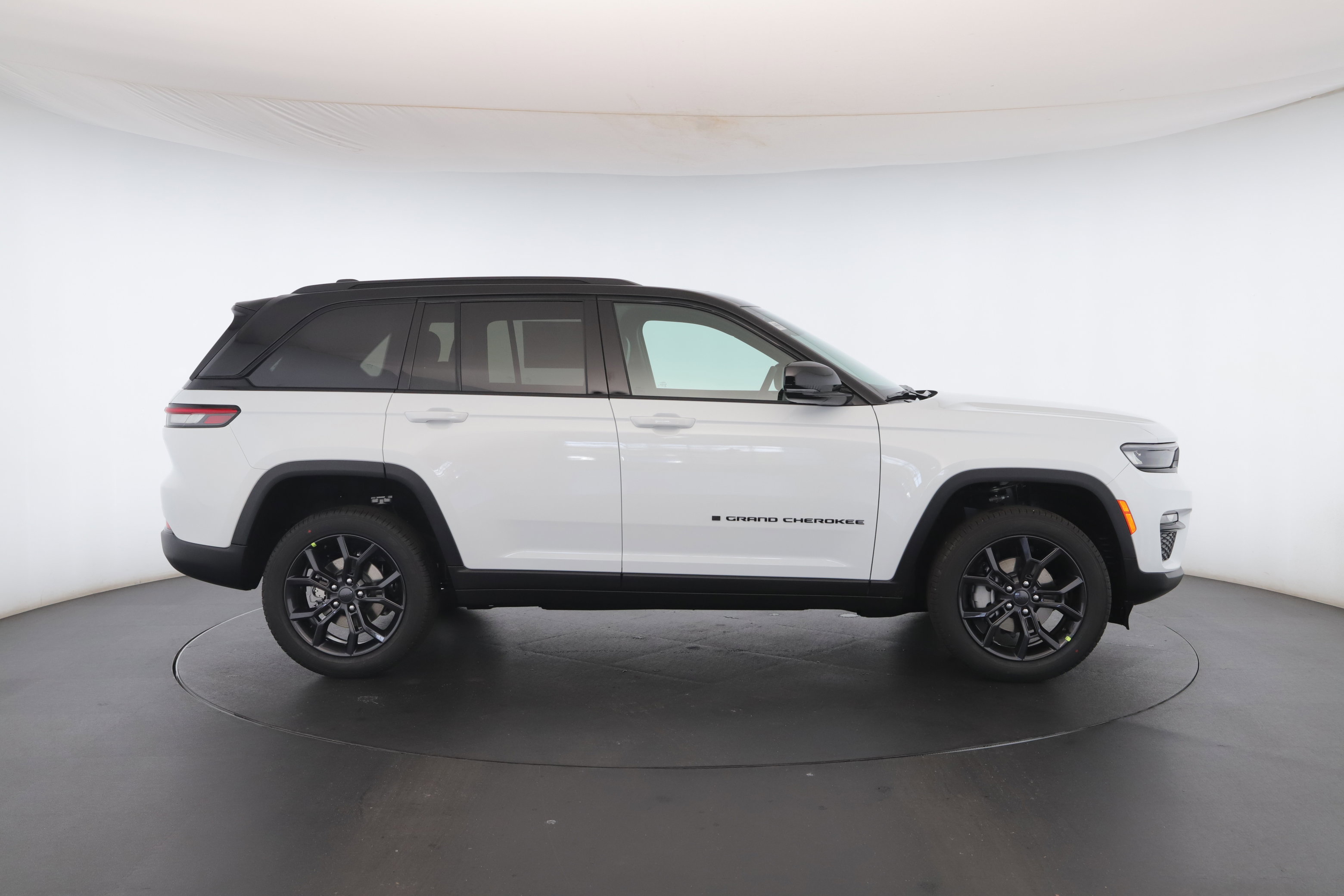New 2025 Jeep Grand Cherokee Limited image 27