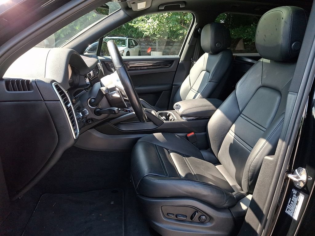 Used 2022 Porsche Cayenne S AWD/4WD image 14