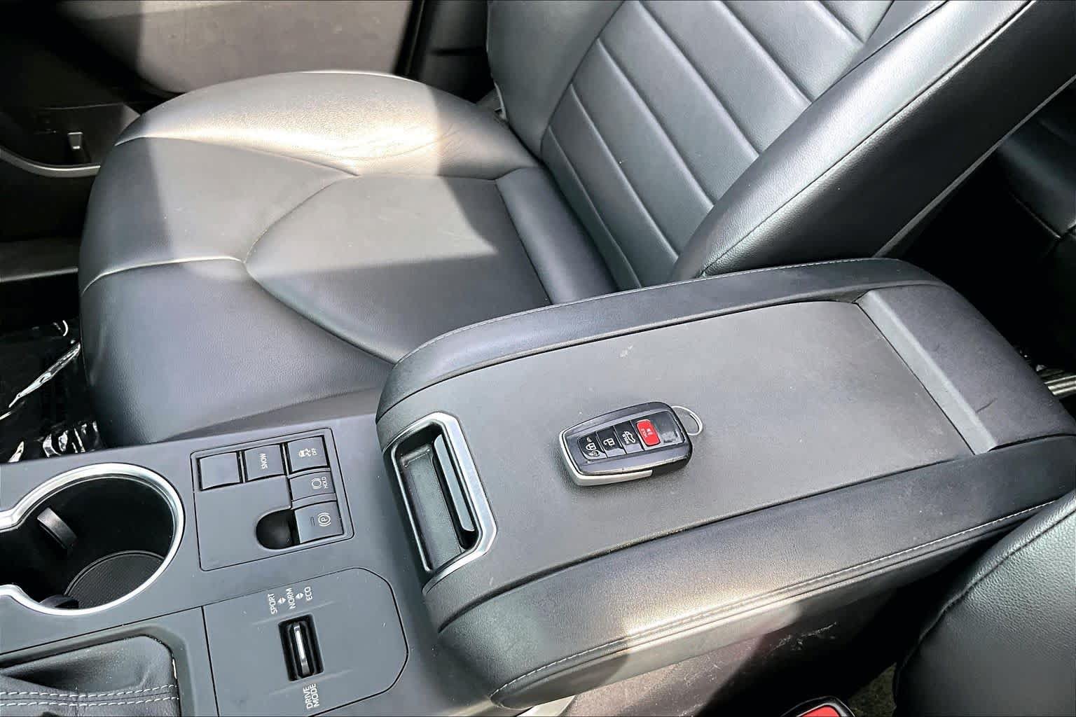 Used 2023 Toyota Highlander XLE FWD image 15