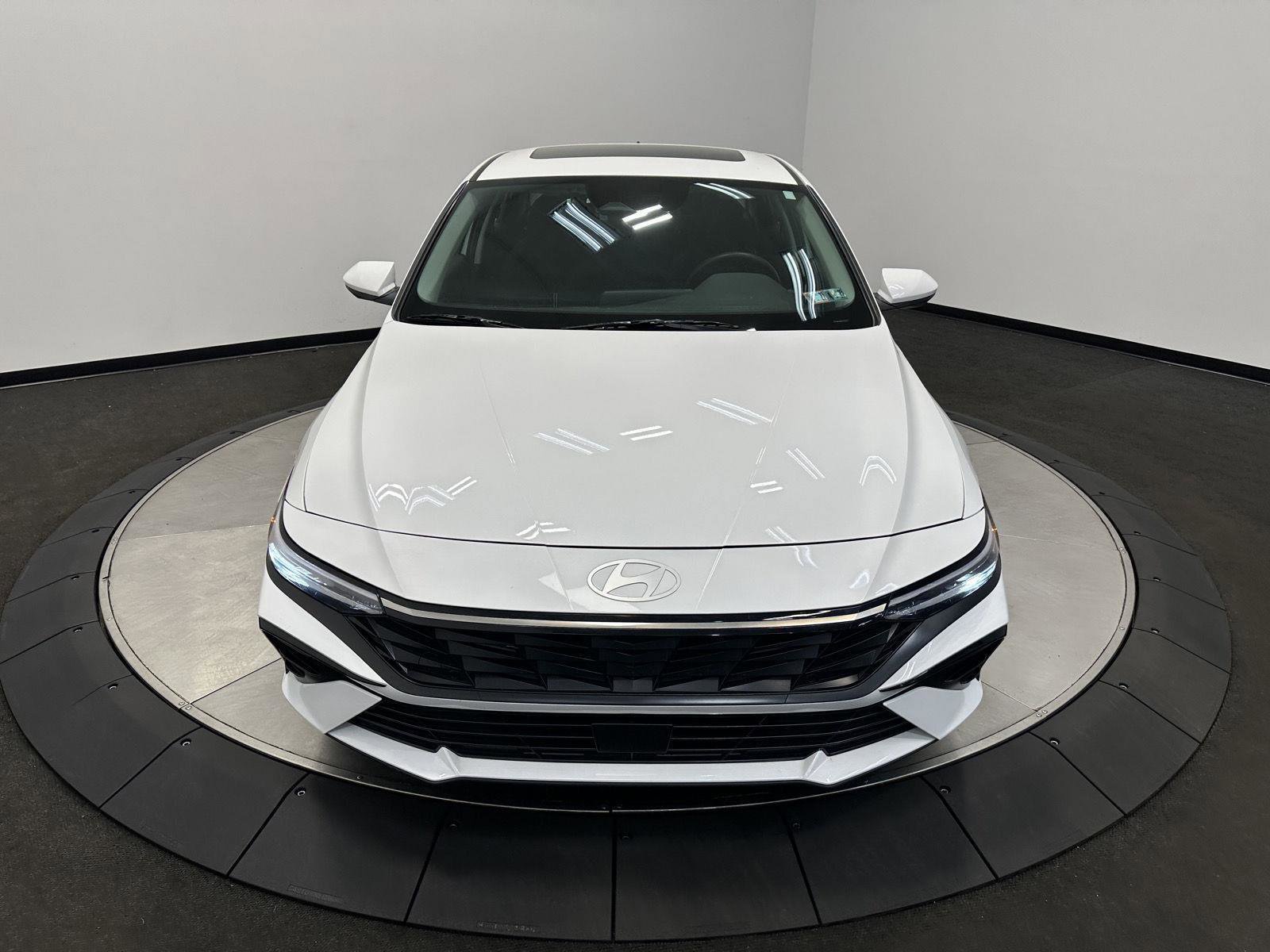 Certified 2024 Hyundai Elantra SEL w/ Convenience Package FWD image 3
