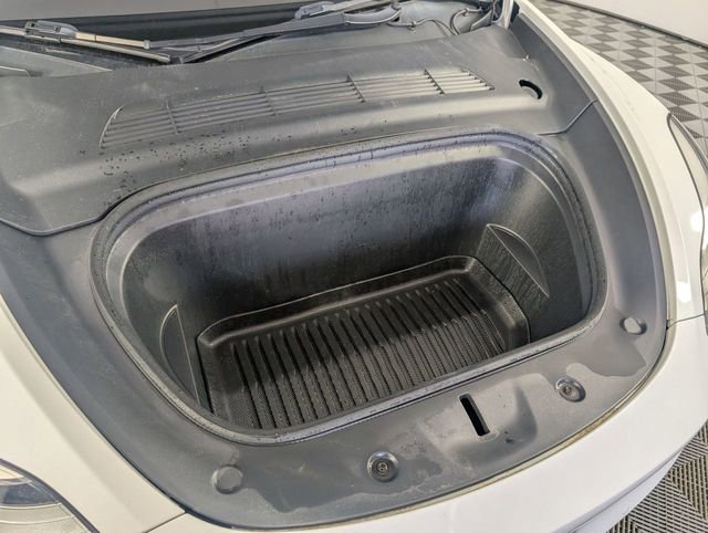 Used 2022 Tesla Model Y Long Range image 32