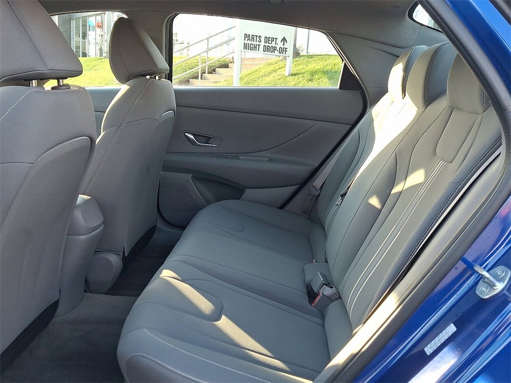 Used 2023 Hyundai Elantra SEL w/ Cargo Package image 11